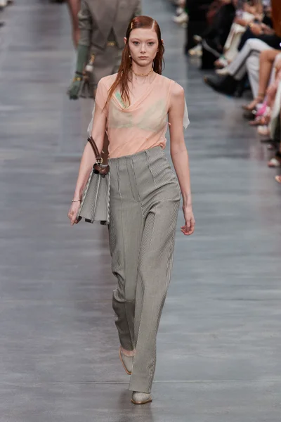 Look 17